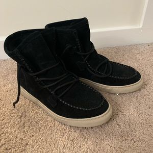 Cougar moccasin style weather proof boot